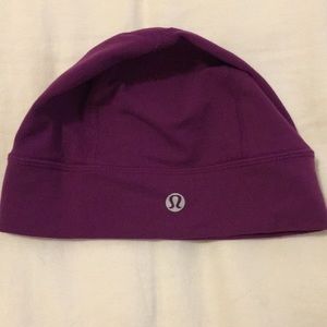Lululemon beanie with poly tail hole